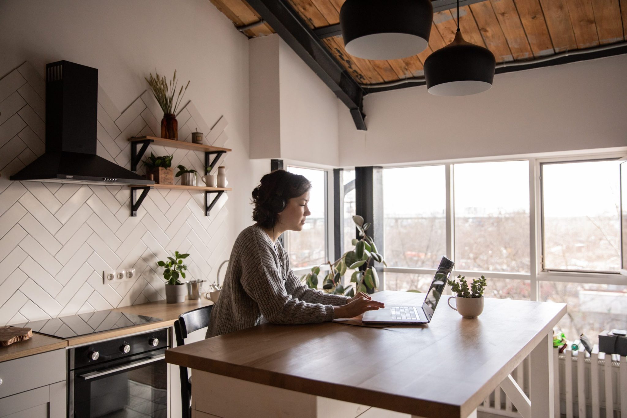 Experts de boutiques Shopify - La Fabrique Shopify Montréal pexels ekaterina bolovtsova 4049990 scaled